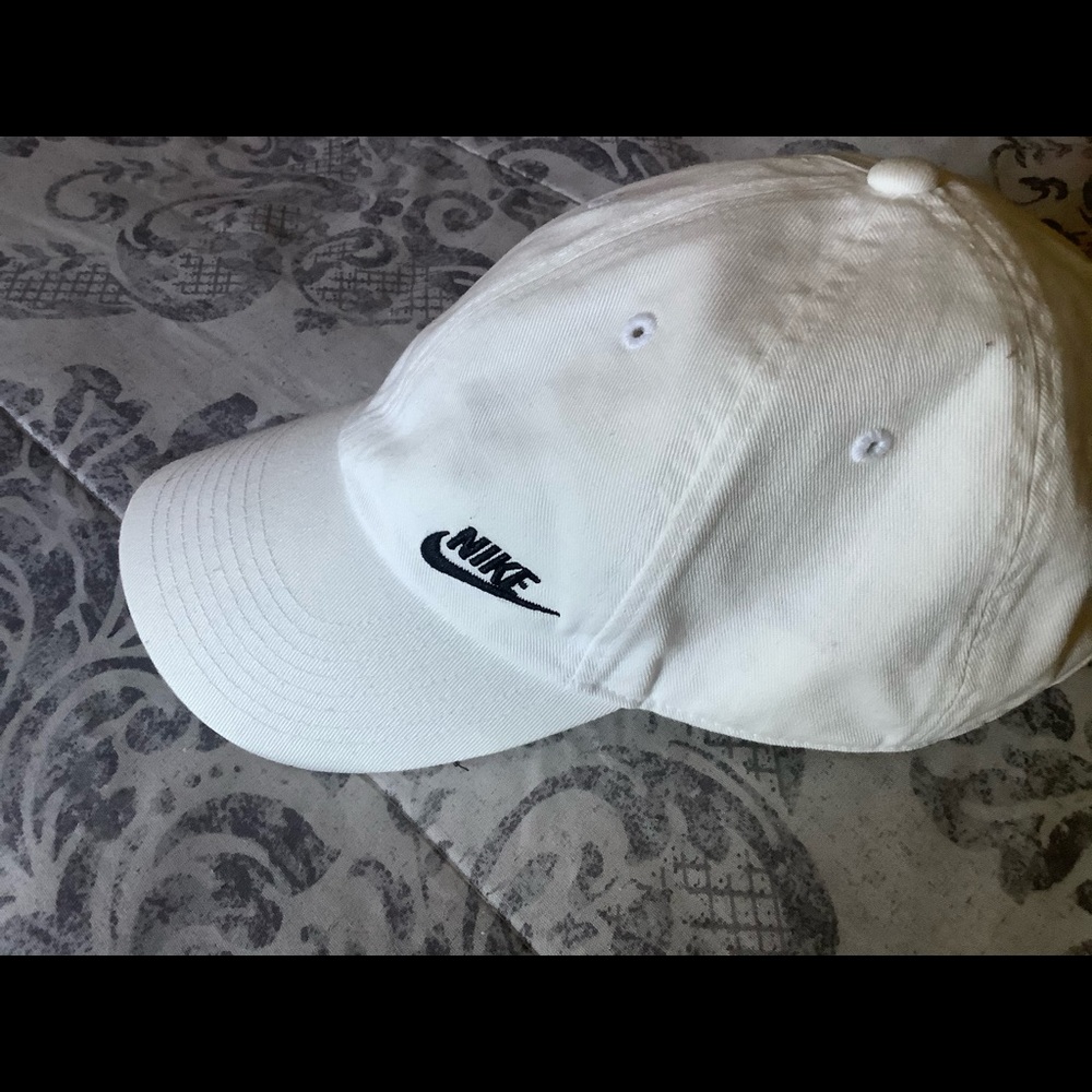 White nike cap